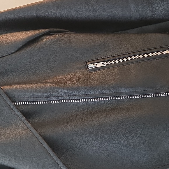 BB Dakota Women's Black Faux Leather Moto Jacket Size Small - Picture 3 of 3